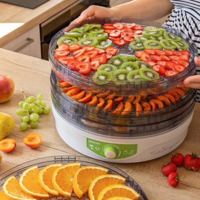Suszarka-do-Owoców-Grzybów-Ryb-Mięs-Sencor-SFD2105WH-5-Tac-Do-Suszenia.jpg